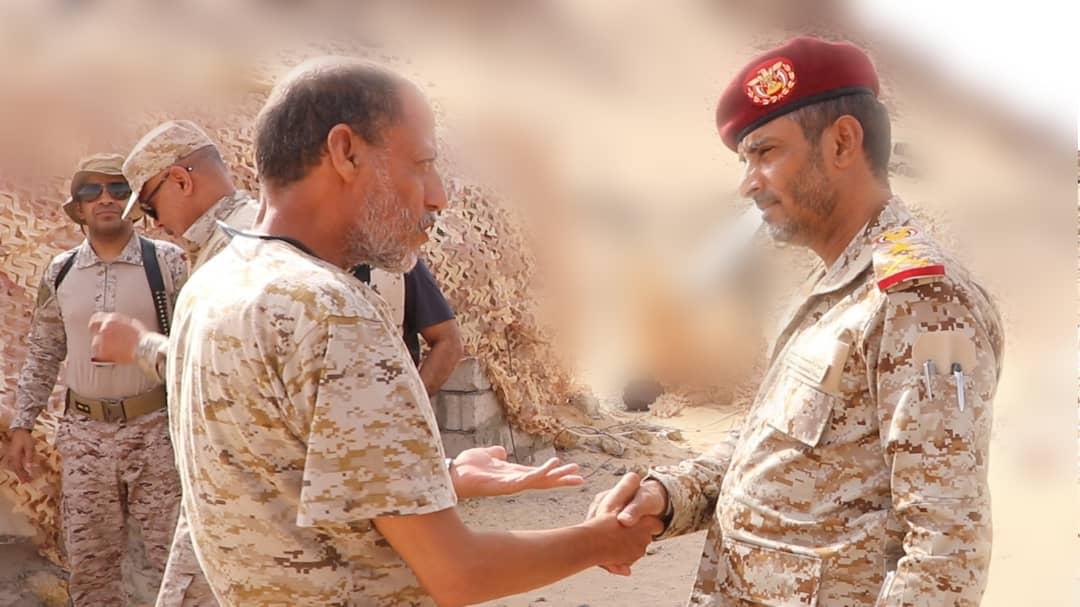 رئيس الأركان يتفقد أبطال الجيش والمقاومة في جبهات محافظة الجوف 